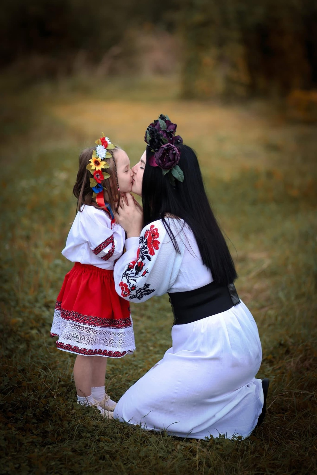 Мама з донькою у вишиванках